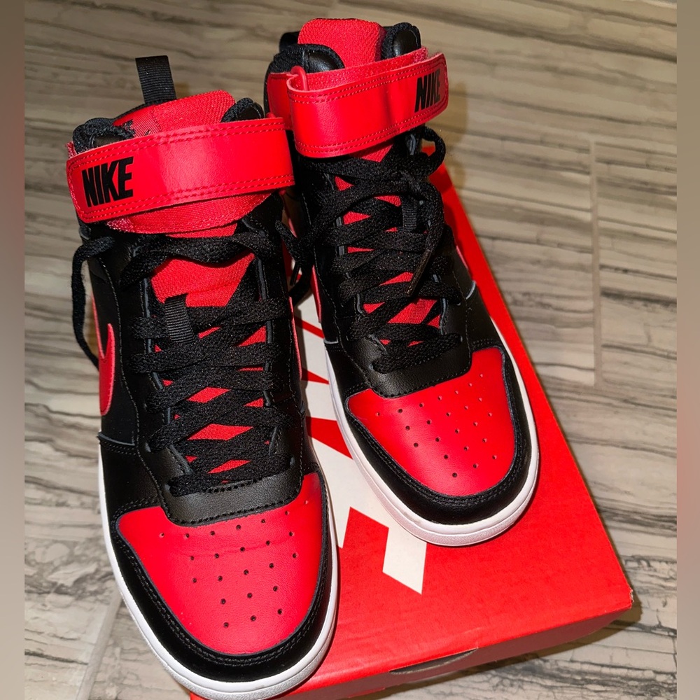 Nike Tennis Shoes